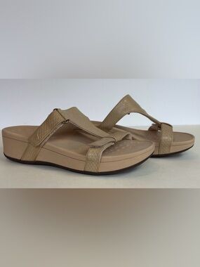 Vionic Ellie Tan Sandals Size 8